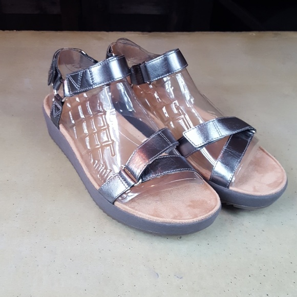 vionic kayan platform sandal